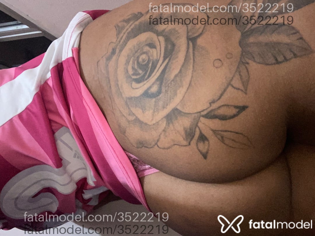 Acompanhante mulher morena (o) de olhos castanhos - Kamilinhaofc