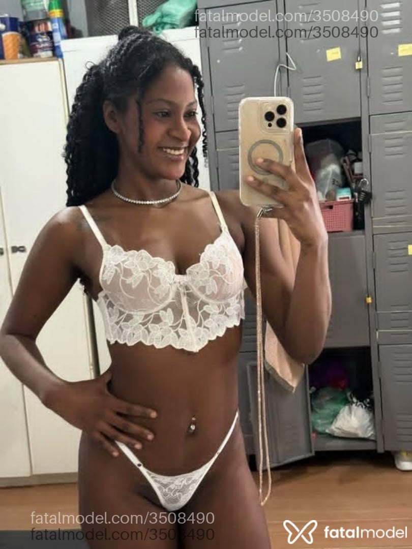 Acompanhante mulher morena (o) de olhos pretos - Solzinha