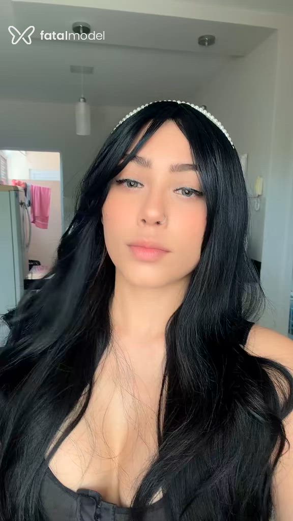 Acompanhante mulher morena (o) de olhos verdes - Emilly