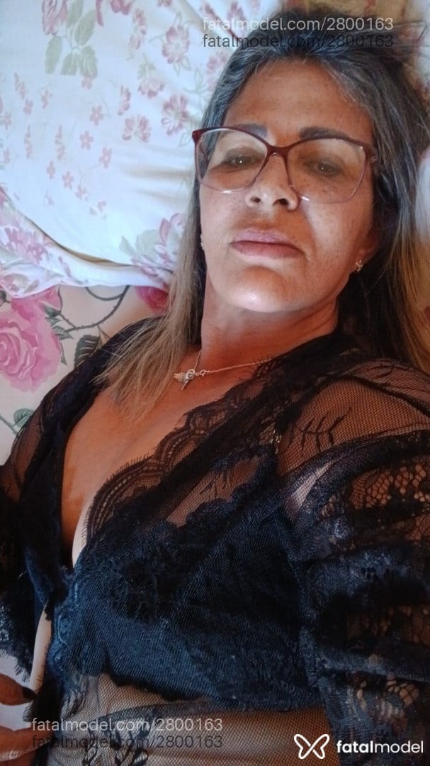 Acompanhante mulher loira (o) de olhos pretos - Maytê