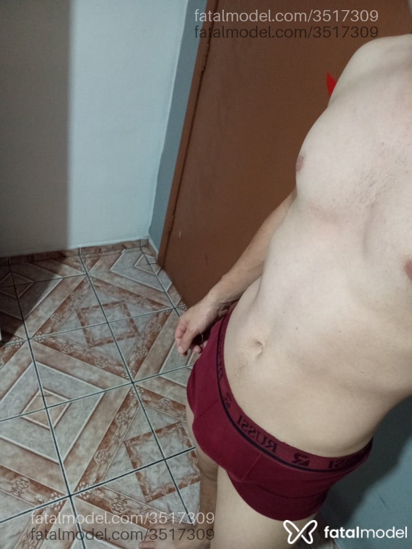 Acompanhante homem morena (o) de olhos castanhos - Vinícius