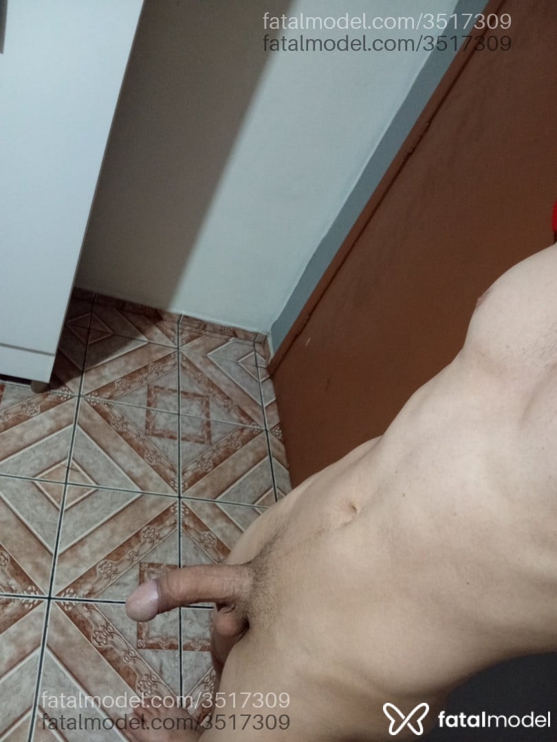 Acompanhante homem morena (o) de olhos castanhos - Vinícius