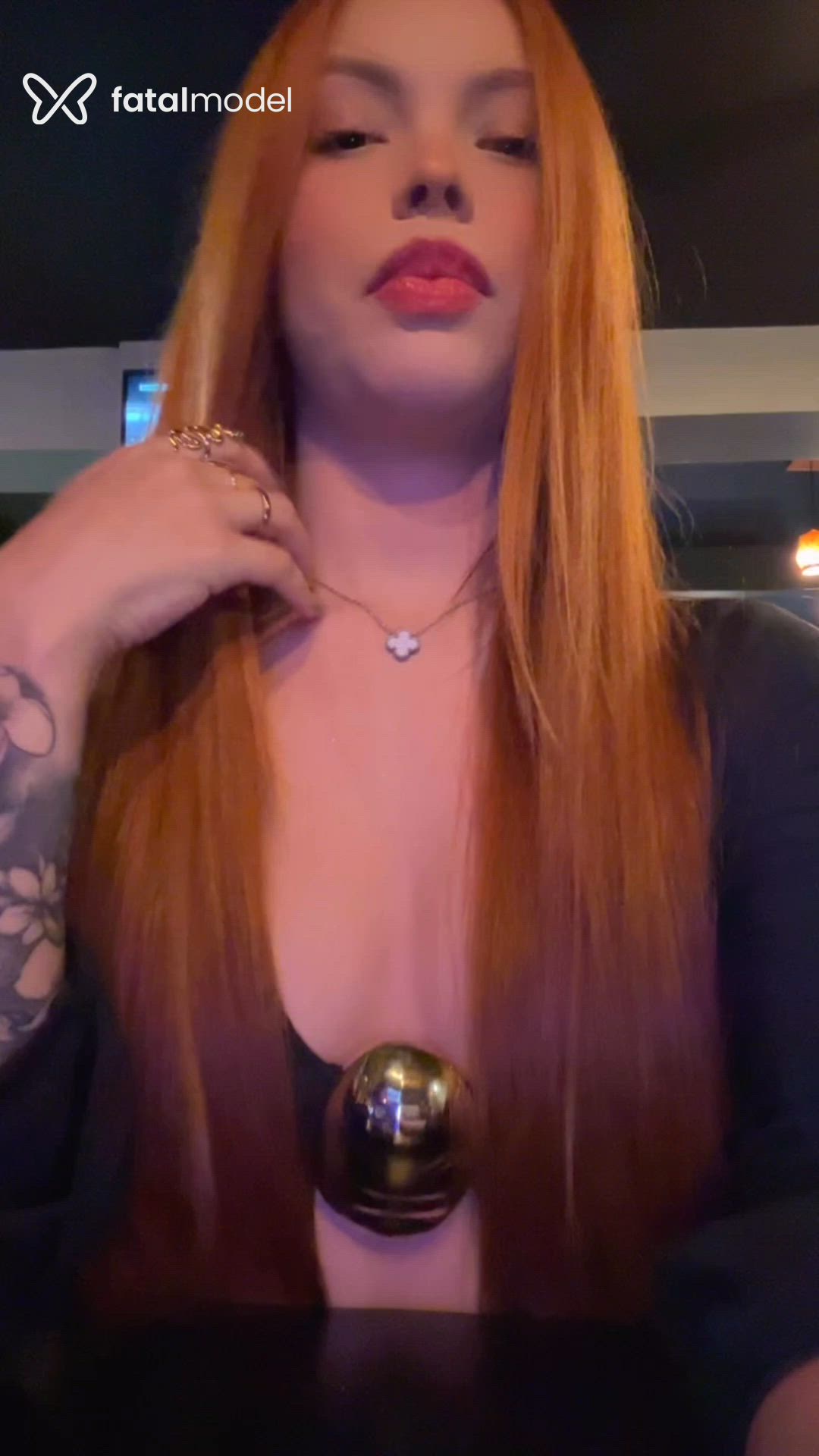 Acompanhante mulher ruiva (o) de olhos castanhos - Anny Lancaster