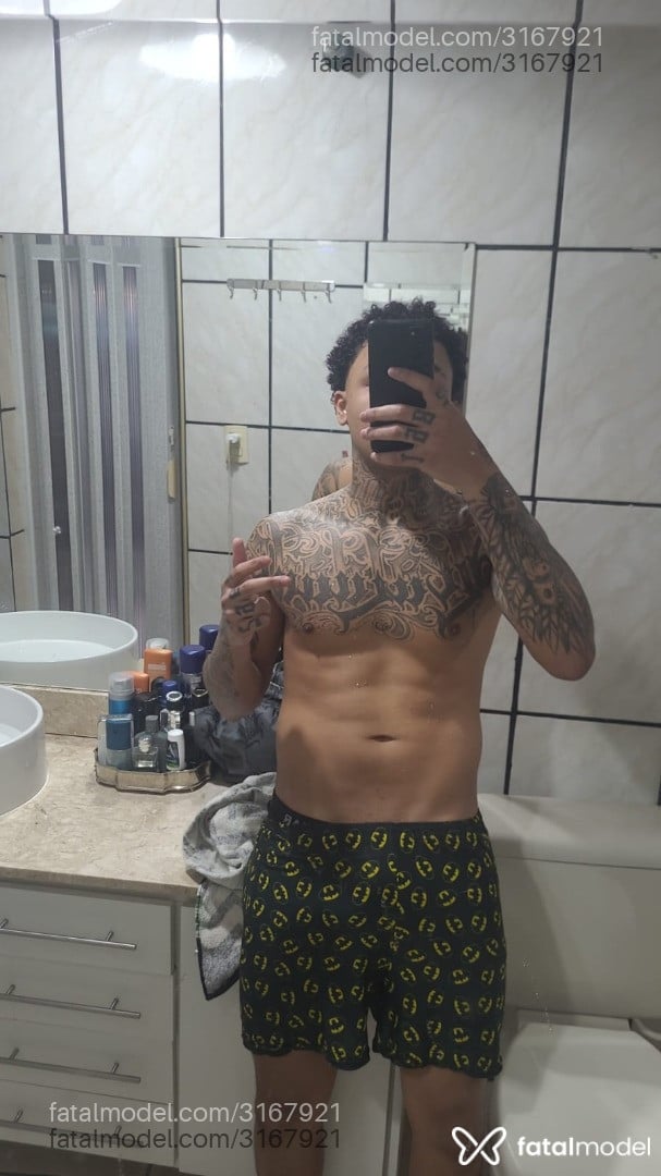 Acompanhante homem morena (o) de olhos pretos - Nanziin