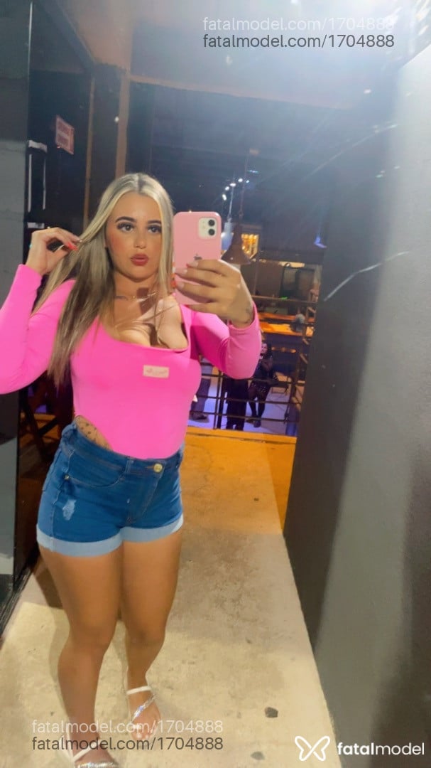 Acompanhante mulher com cabelo castanho de olhos castanhos - Larah