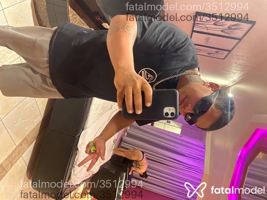 Acompanhante homem morena (o) de olhos castanhos - Victor