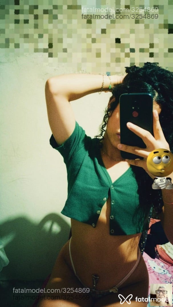 Acompanhante mulher trans morena (o) de olhos castanhos - Leticia Pereira