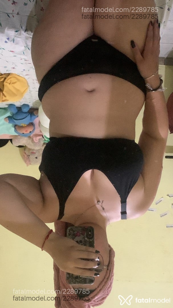 Acompanhante mulher morena (o) de olhos pretos - Yumeko