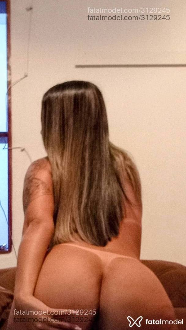 Acompanhante mulher loira (o) de olhos castanhos - Belle