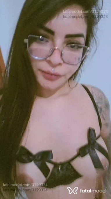 Acompanhante mulher com cabelo castanho de olhos castanhos - ágatha Sophia