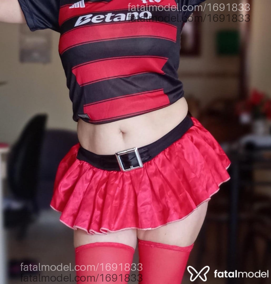 Acompanhante mulher morena (o) de olhos pretos - Kimberly Shut