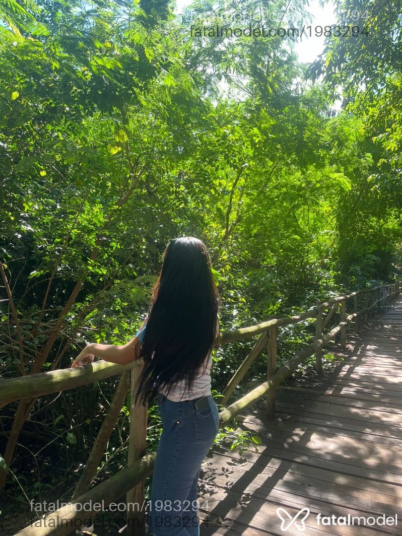 Acompanhante mulher morena (o) de olhos pretos - Lys