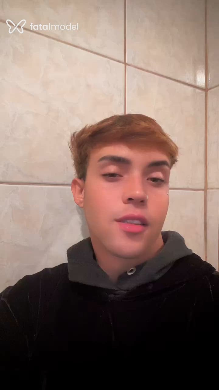 Acompanhante homem com cabelo castanho de olhos castanhos - Felker Acompanhante homem com cabelo castanho de olhos castanhos - Felker