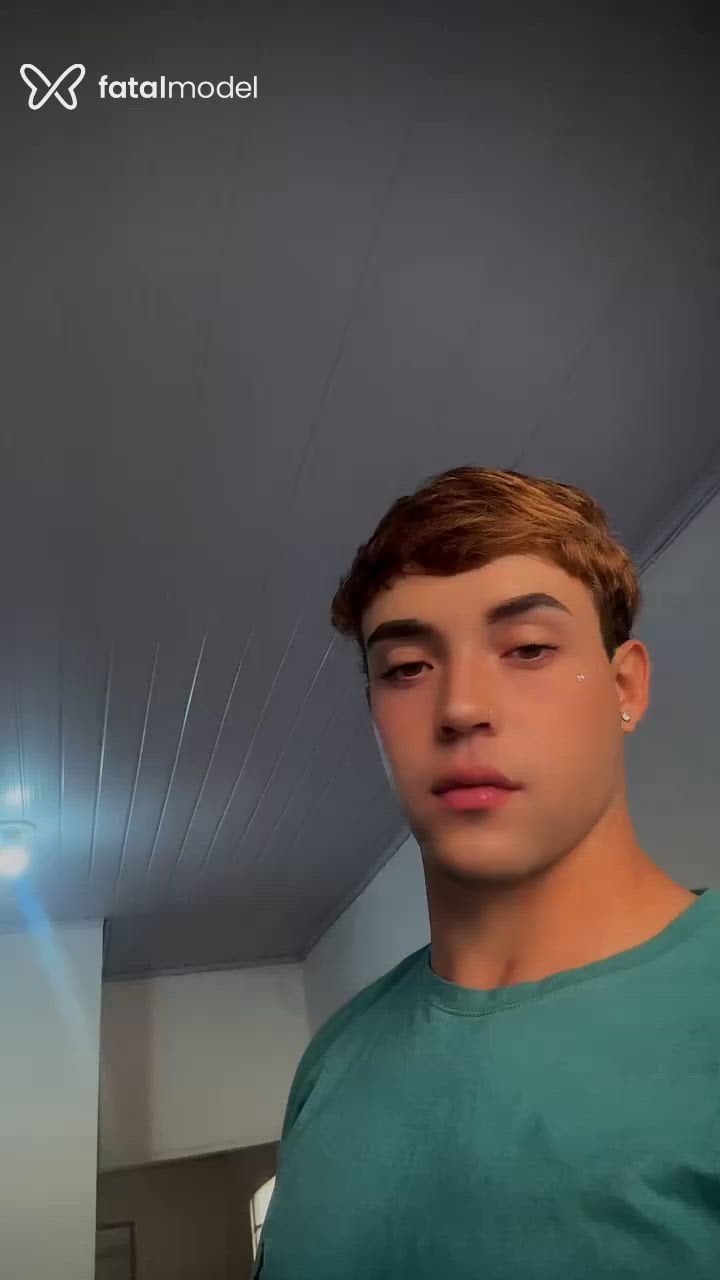 Acompanhante homem com cabelo castanho de olhos castanhos - Felker Acompanhante homem com cabelo castanho de olhos castanhos - Felker