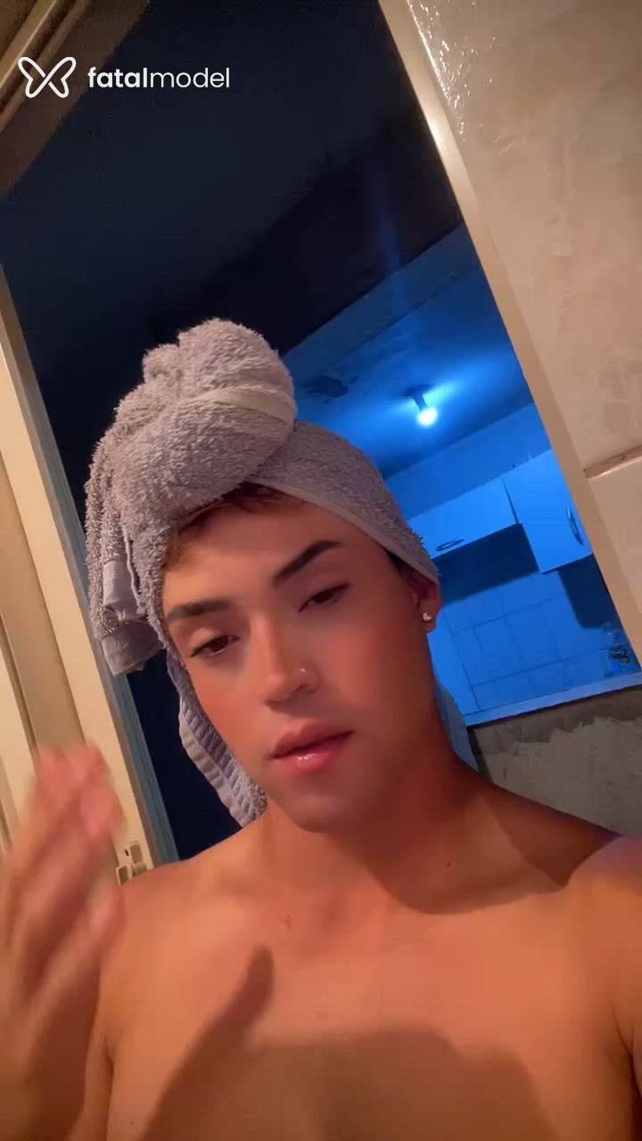 Acompanhante homem com cabelo castanho de olhos castanhos - Felker Acompanhante homem com cabelo castanho de olhos castanhos - Felker