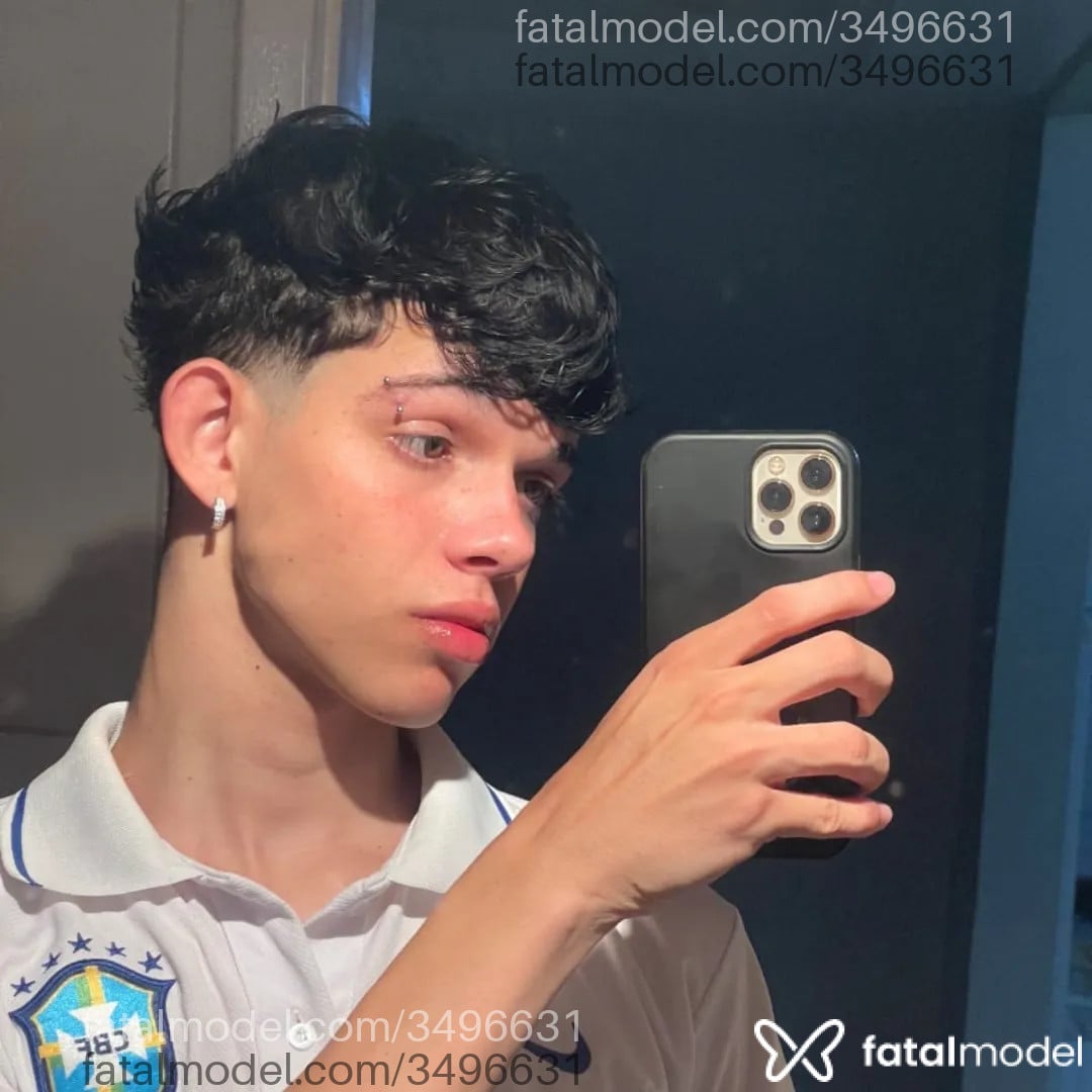 Acompanhante homem com cabelo castanho de olhos castanhos - Eruss
