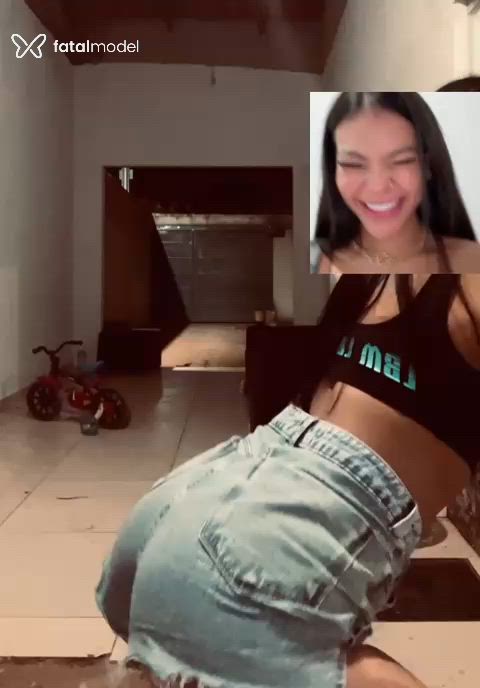 Acompanhante mulher morena (o) de olhos verdes - Nicole Acompanhante mulher morena (o) de olhos verdes - Nicole