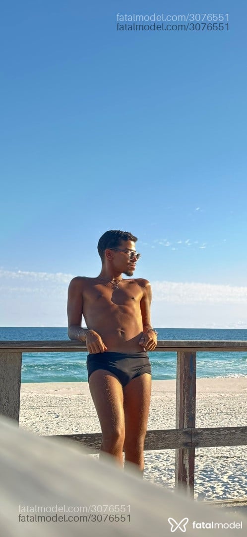 Acompanhante homem morena (o) de olhos pretos - Maicon Acompanhante homem morena (o) de olhos pretos - Maicon