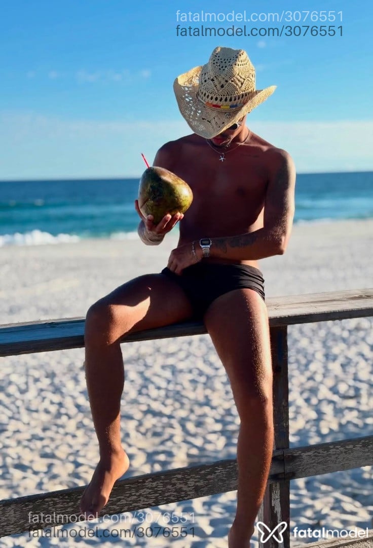 Acompanhante homem morena (o) de olhos pretos - Maicon Acompanhante homem morena (o) de olhos pretos - Maicon