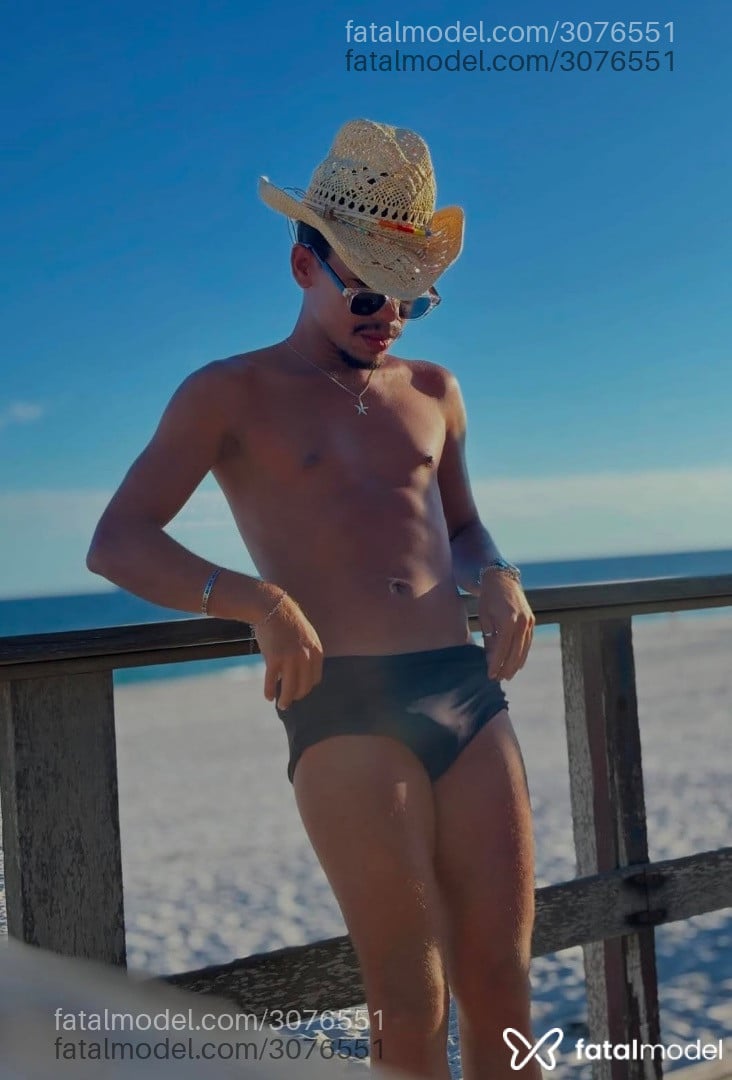 Acompanhante homem morena (o) de olhos pretos - Maicon Acompanhante homem morena (o) de olhos pretos - Maicon