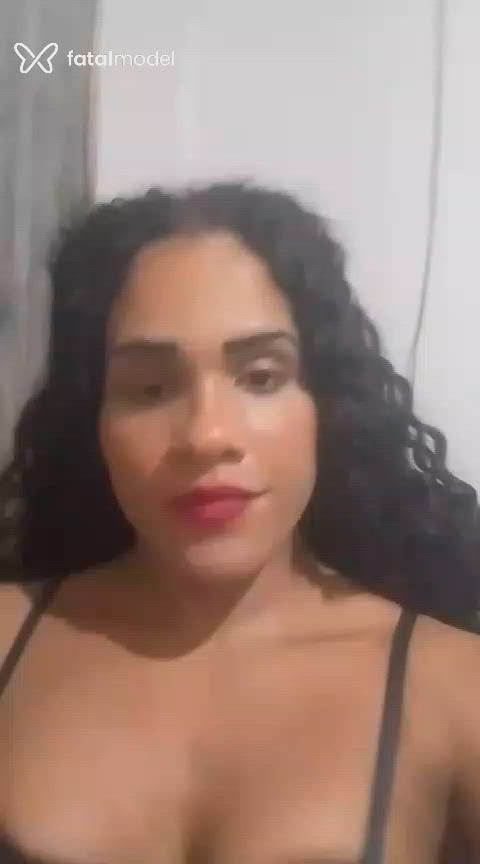 Acompanhante mulher trans com cabelo castanho de olhos pretos - Ramona