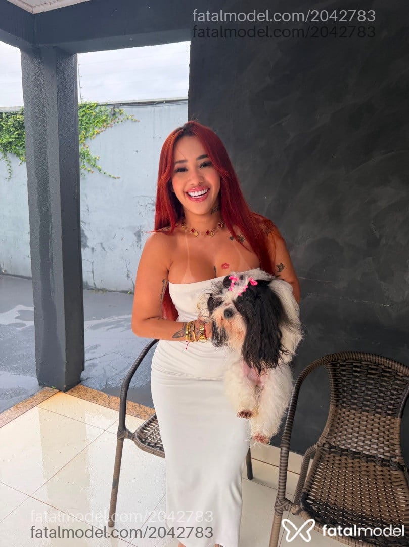 Acompanhante mulher ruiva (o) de olhos castanhos - Ellen Campos
