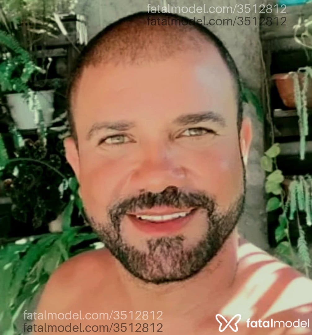 Acompanhante homem com cabelo castanho de olhos verdes - Ynorgato