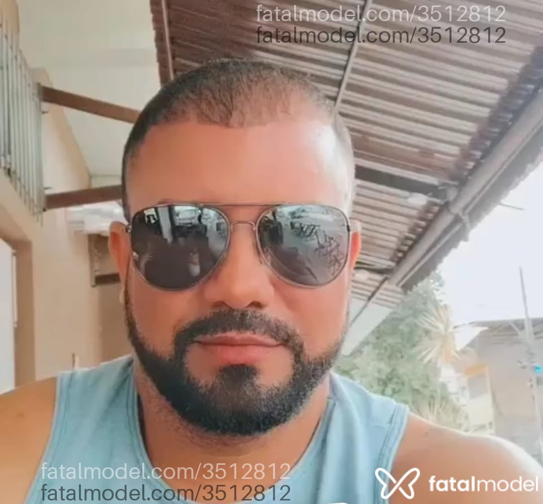 Acompanhante homem com cabelo castanho de olhos verdes - Ynorgato