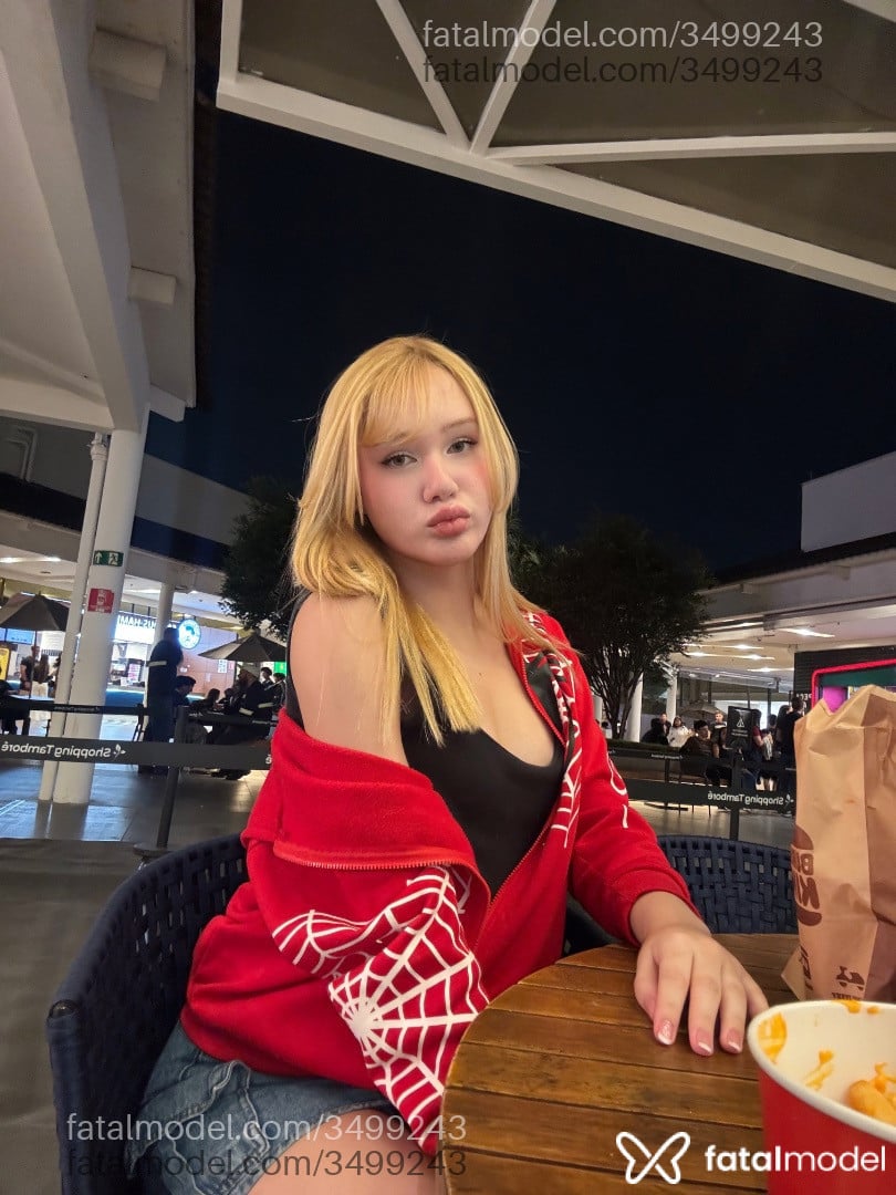 Acompanhante mulher trans loira (o) de olhos azuis - Aurora Acompanhante mulher trans loira (o) de olhos azuis - Aurora