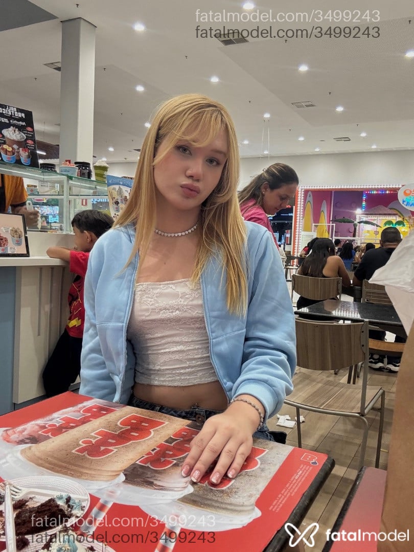 Acompanhante mulher trans loira (o) de olhos azuis - Aurora Acompanhante mulher trans loira (o) de olhos azuis - Aurora