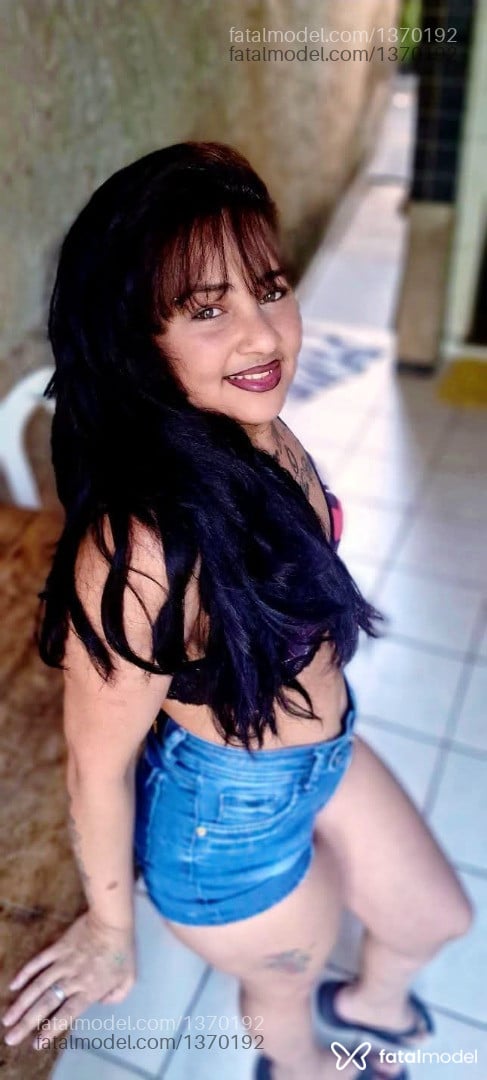 Acompanhante mulher morena (o) de olhos verdes - PikenaadoVDA