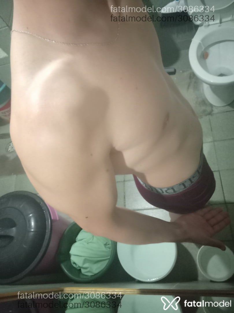 Acompanhante homem com cabelo castanho de olhos castanhos - Massagistajp