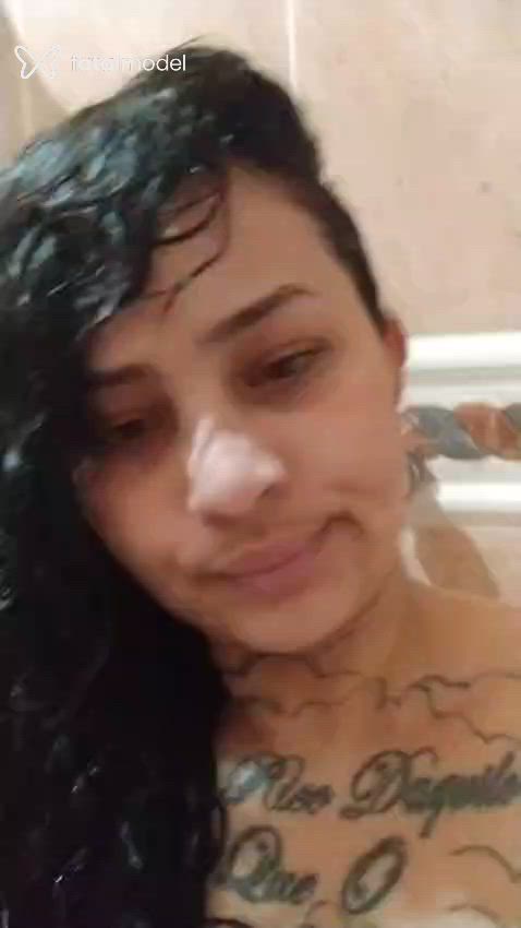 Acompanhante mulher morena (o) de olhos verdes - PikenaadoVDA