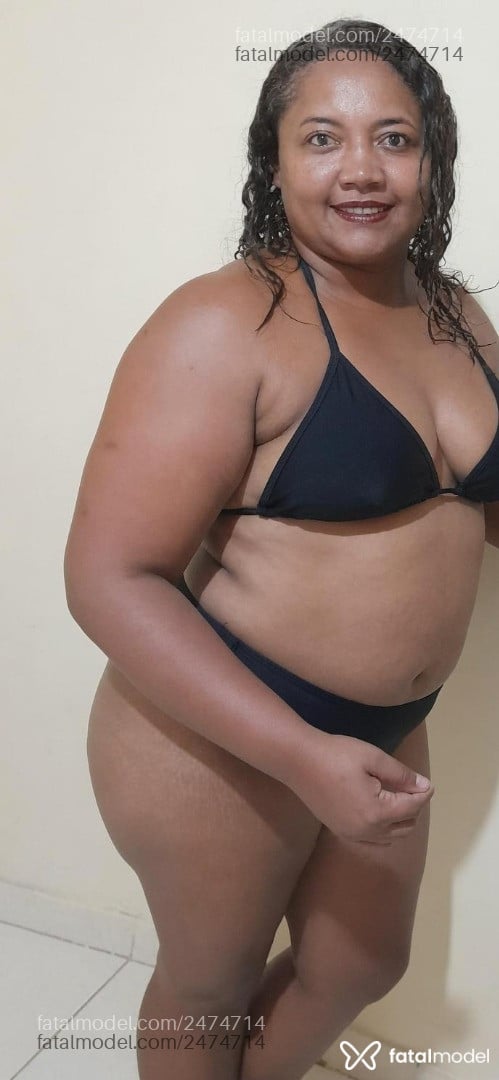 Acompanhante mulher trans sem cabelo de olhos pretos - Prinyx