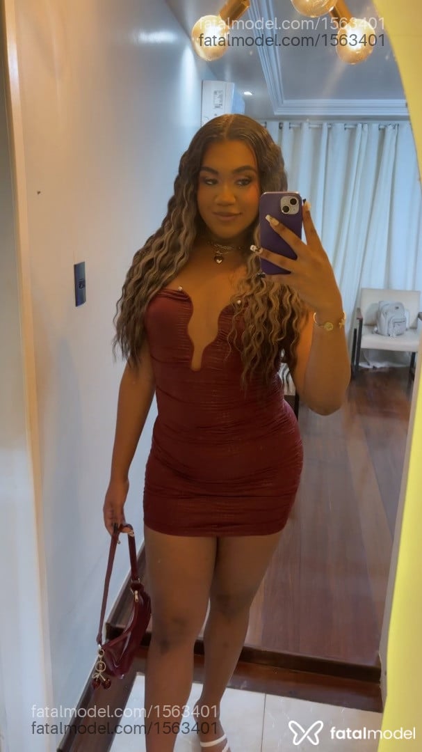 Acompanhante mulher trans loira (o) de olhos castanhos - Manuella Santos