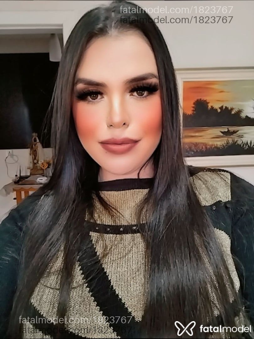 Acompanhante mulher trans morena (o) de olhos castanhos - Alicia