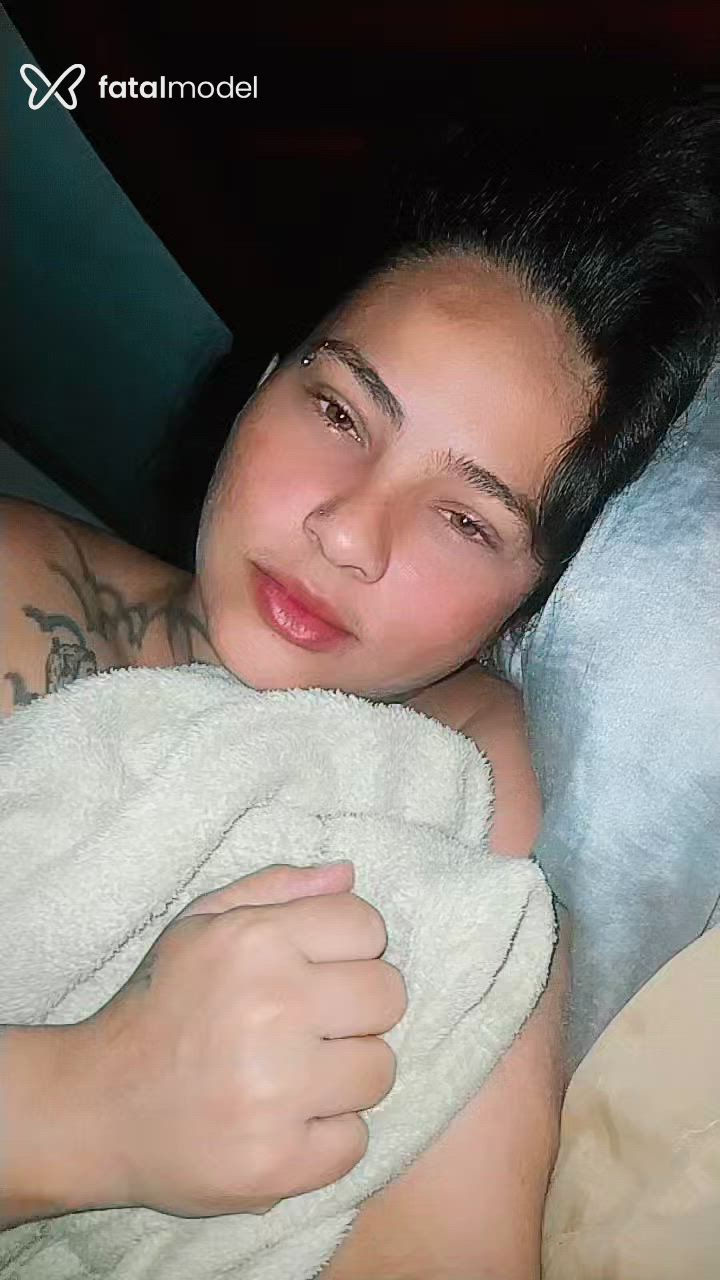 Acompanhante mulher morena (o) de olhos verdes - PikenaadoVDA