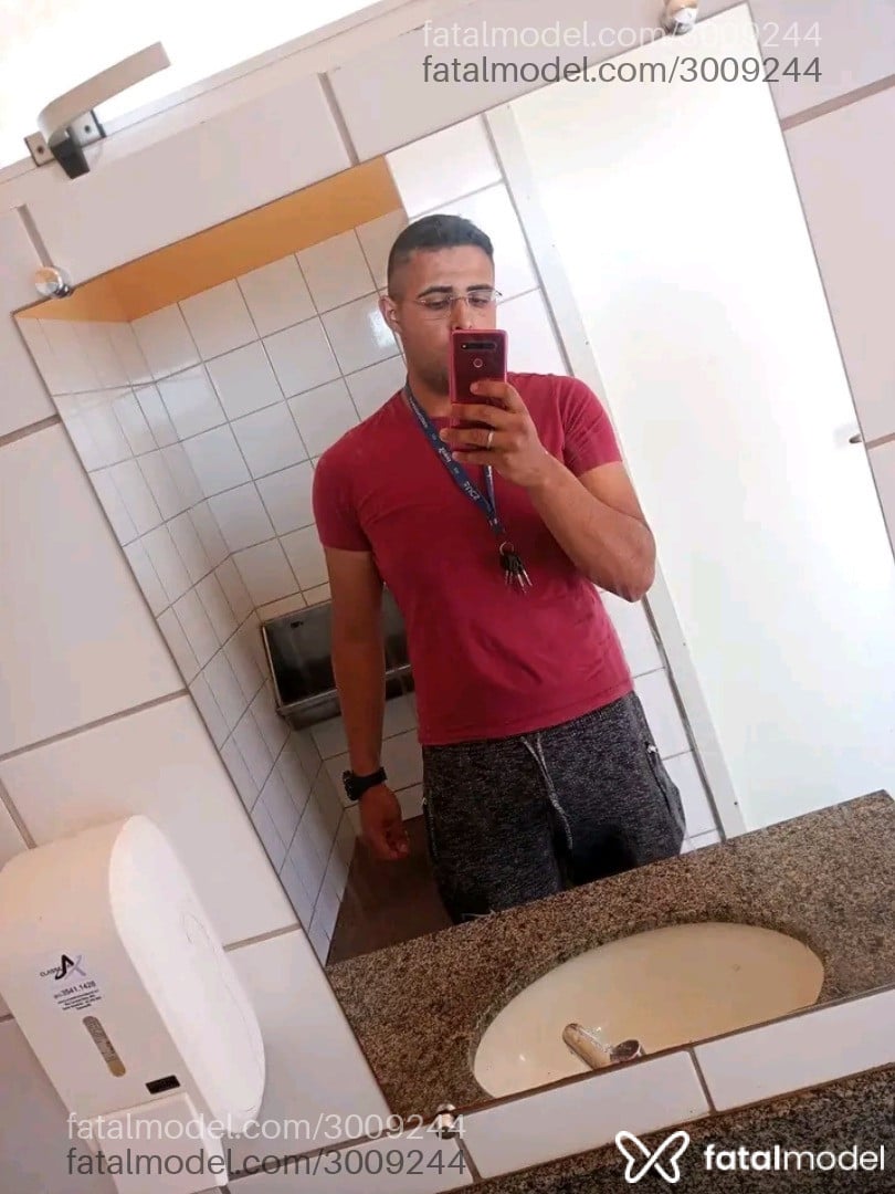 Acompanhante homem morena (o) de olhos castanhos - Novinhoooo