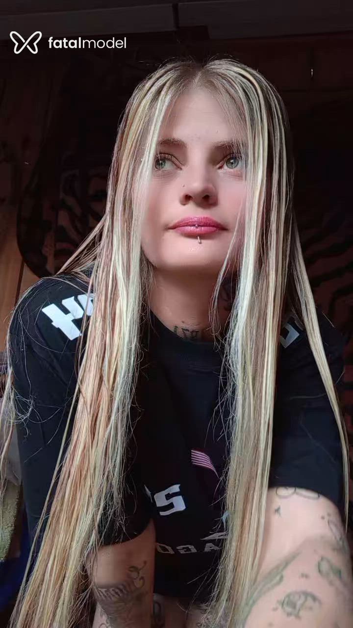 Acompanhante mulher loira (o) de olhos verdes - Jennifer Martins