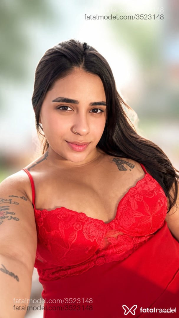 Acompanhante mulher com cabelo castanho de olhos castanhos - Ana Luiza