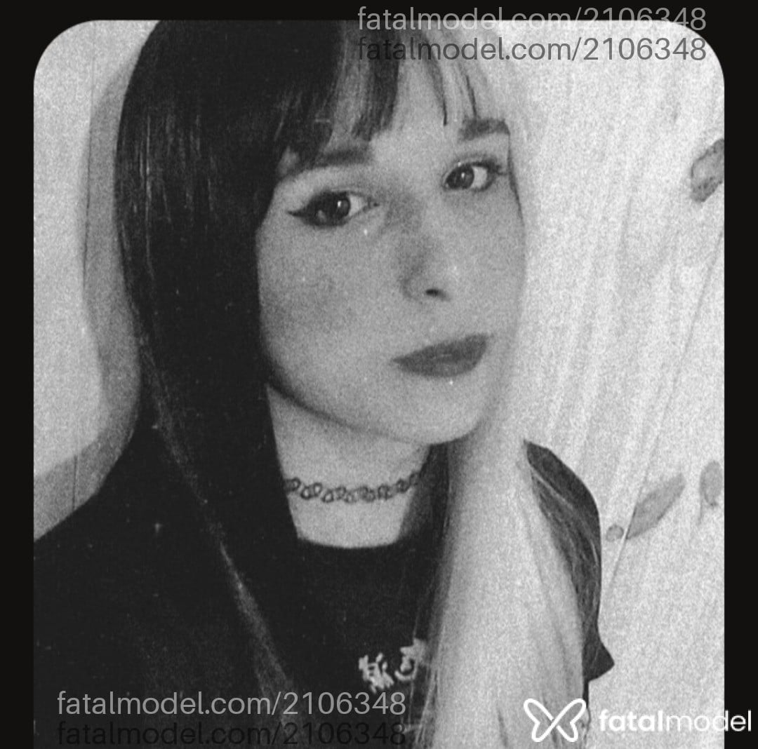 Acompanhante mulher trans com cabelo colorido de olhos castanhos - Mina