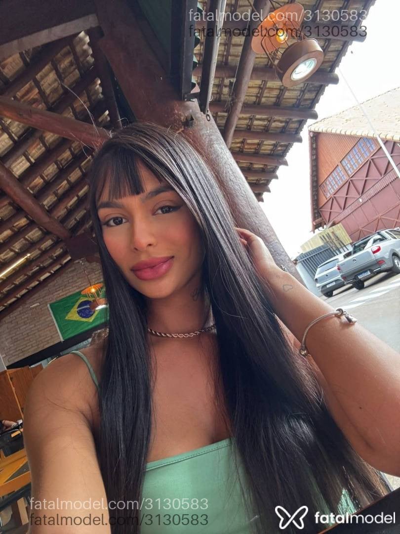 Acompanhante mulher morena (o) de olhos castanhos - Mirela