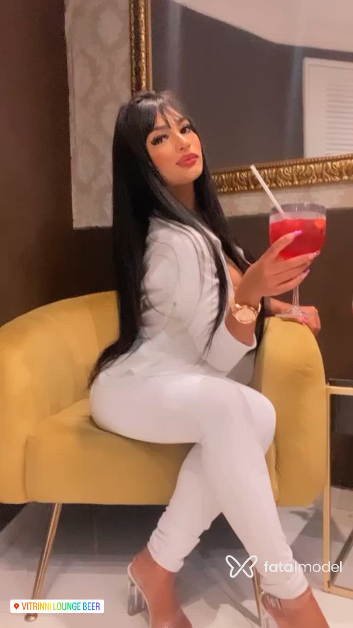 Acompanhante mulher morena (o) de olhos castanhos - Mirela