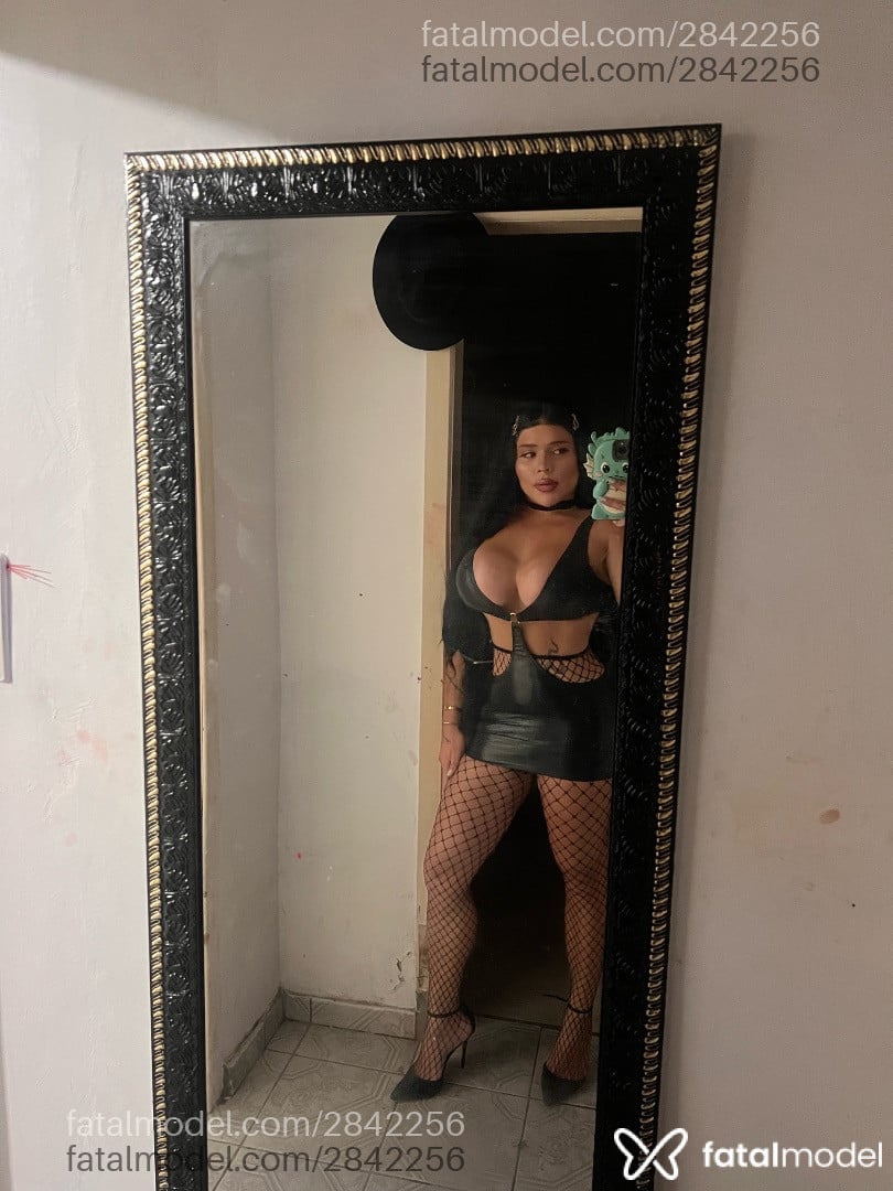Acompanhante mulher trans loira (o) de olhos castanhos - Babi Corza