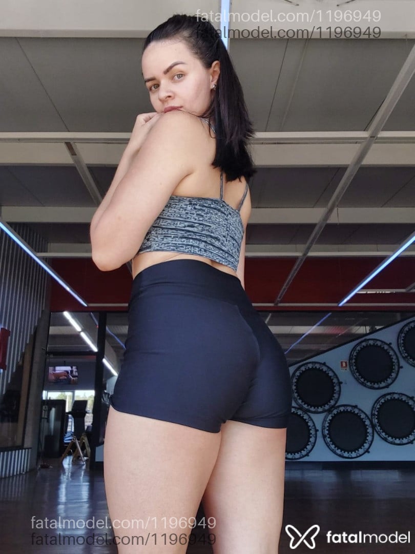 Acompanhante mulher loira (o) de olhos azuis - YSA MODELLO