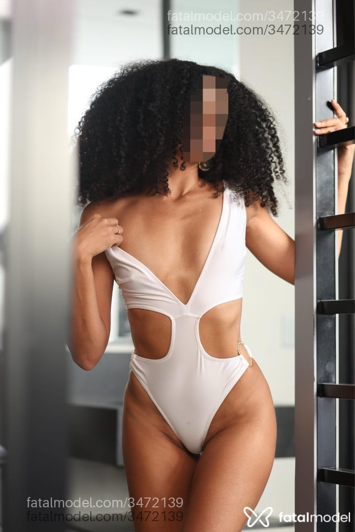 Acompanhante mulher morena (o) de olhos pretos - Tália Acompanhante mulher morena (o) de olhos pretos - Tália