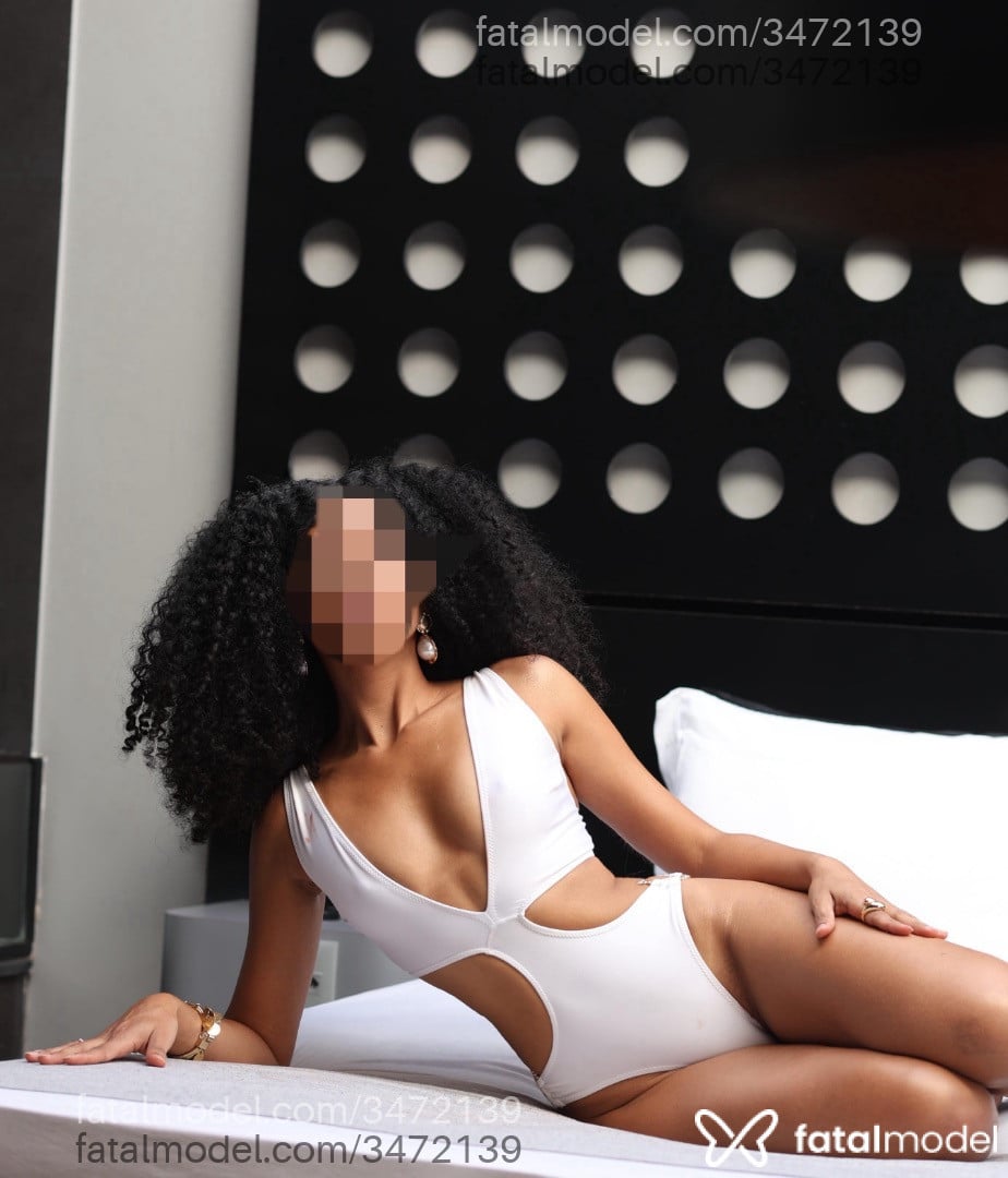 Acompanhante mulher morena (o) de olhos pretos - Tália Acompanhante mulher morena (o) de olhos pretos - Tália