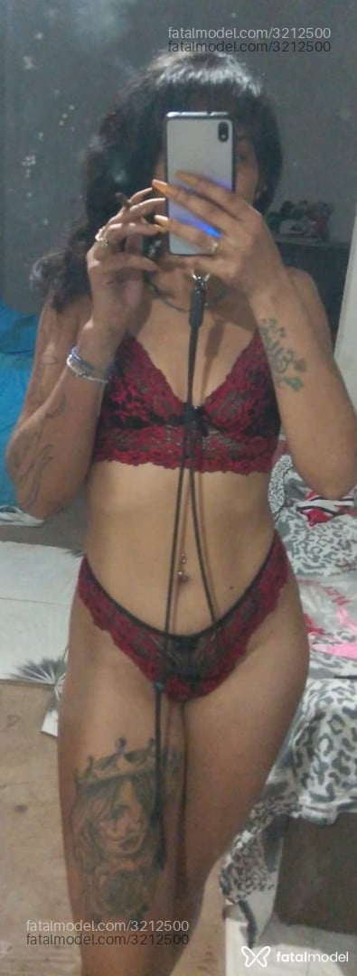 Acompanhante mulher com cabelo castanho de olhos pretos - Transariana