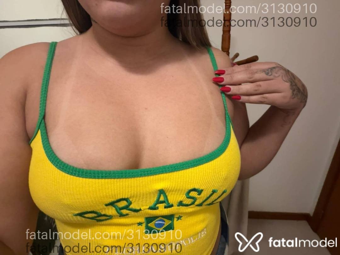 Acompanhante mulher loira (o) de olhos castanhos - Luiza
