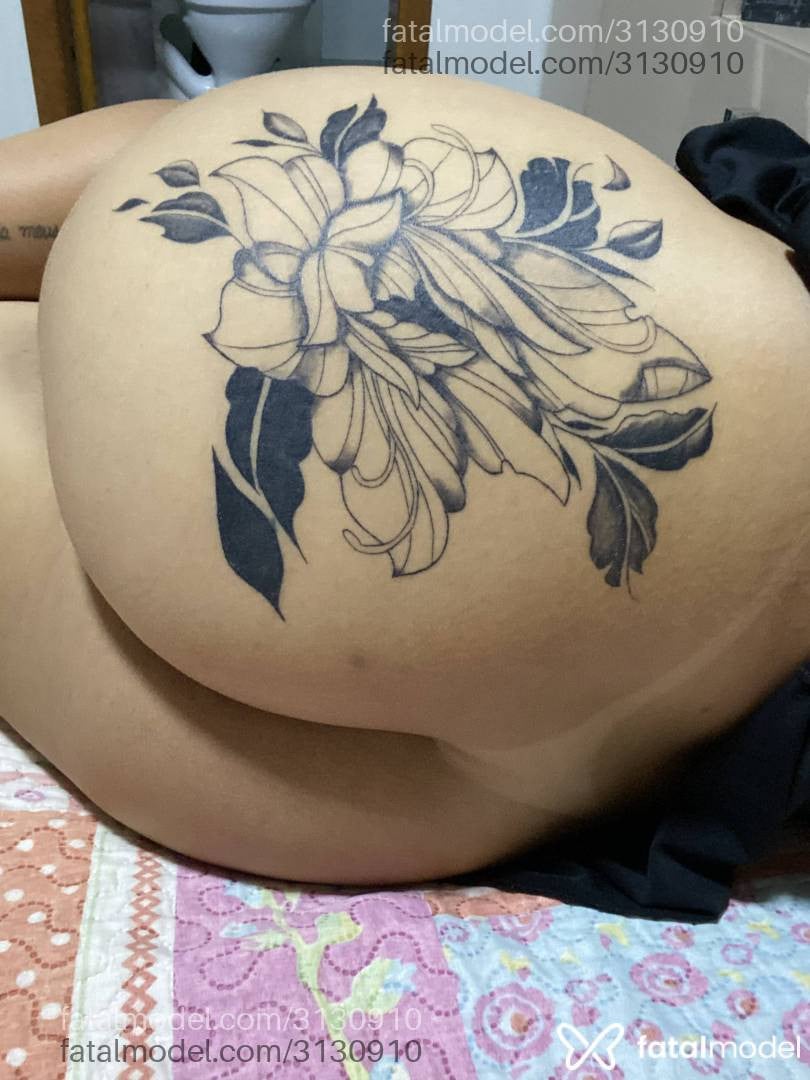 Acompanhante mulher loira (o) de olhos castanhos - Luiza